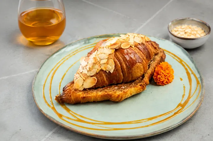 Croissant frangipane