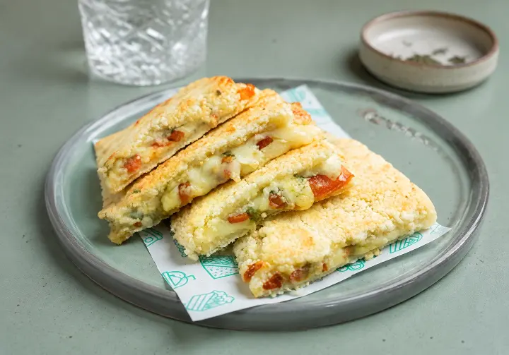Mbejú caprese